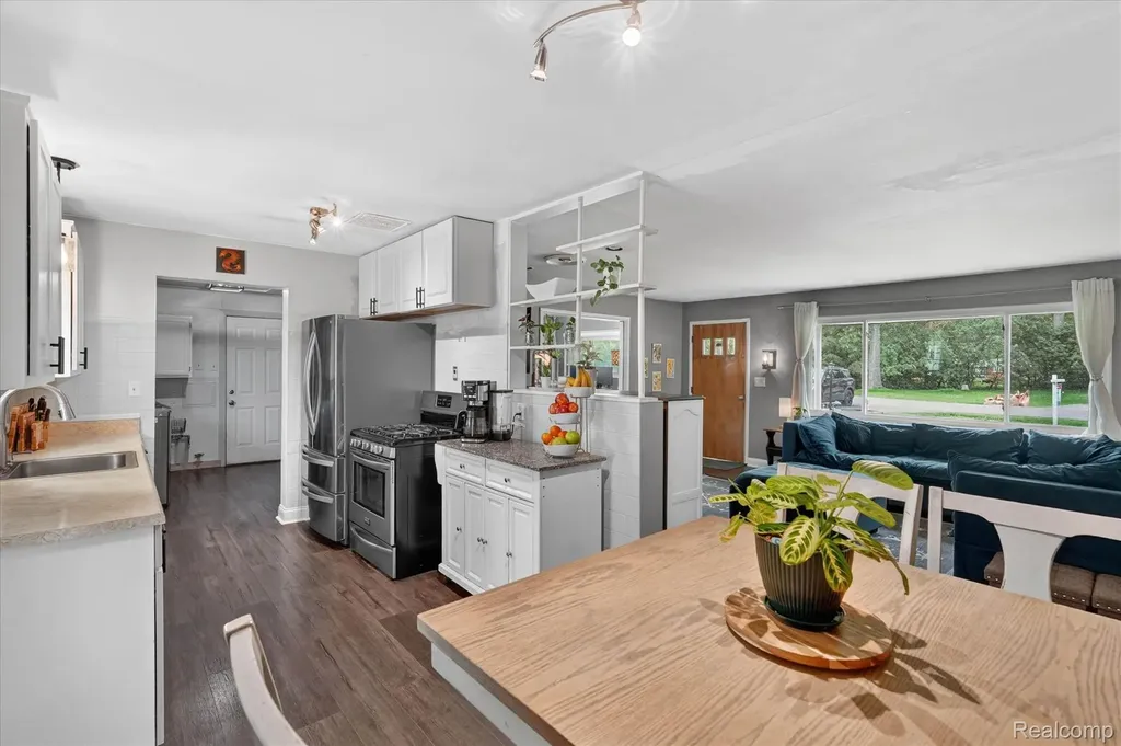 2614 Penna Drive West Bloomfield Charter Township MI 48324
