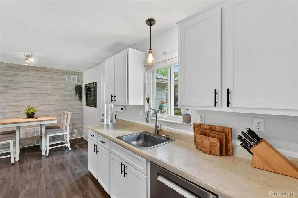 2614 Penna Drive West Bloomfield Charter Township MI 48324