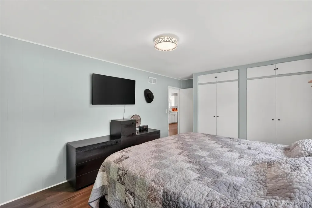 2614 Penna Drive West Bloomfield Charter Township MI 48324