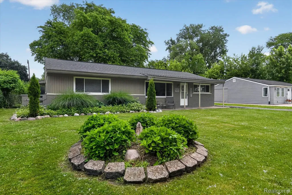 2614 Penna Drive West Bloomfield Charter Township MI 48324