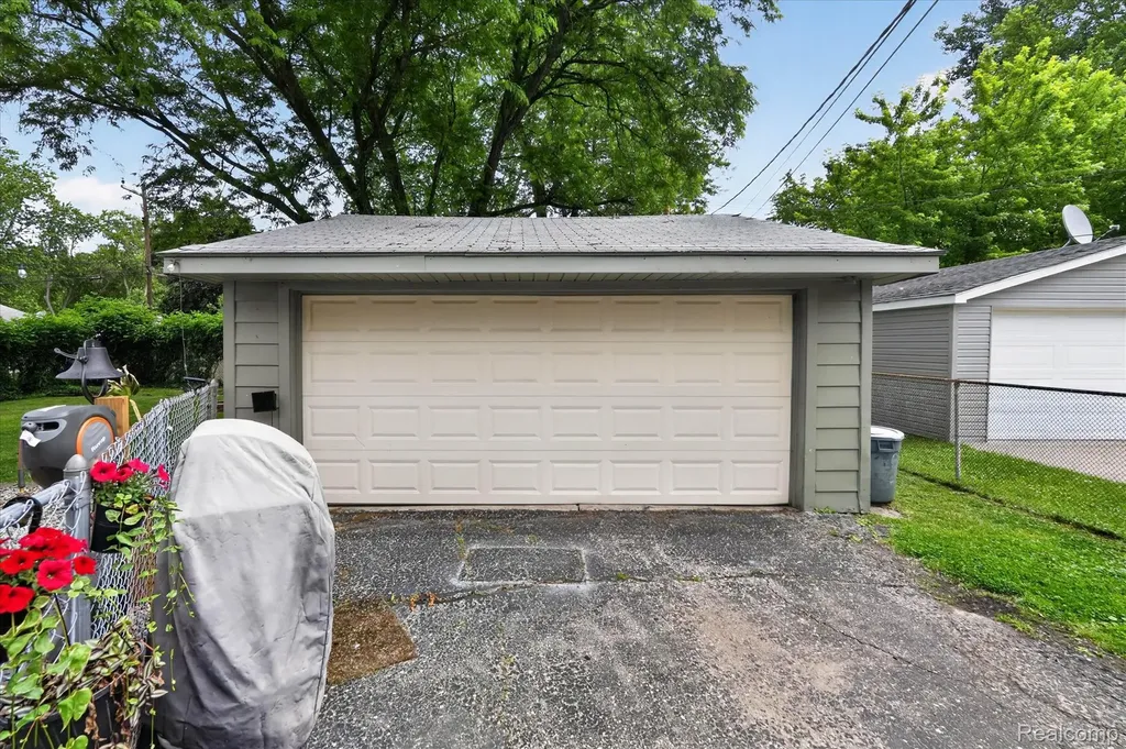 2614 Penna Drive West Bloomfield Charter Township MI 48324