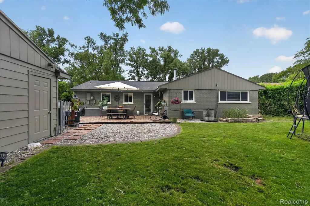 2614 Penna Drive West Bloomfield Charter Township MI 48324