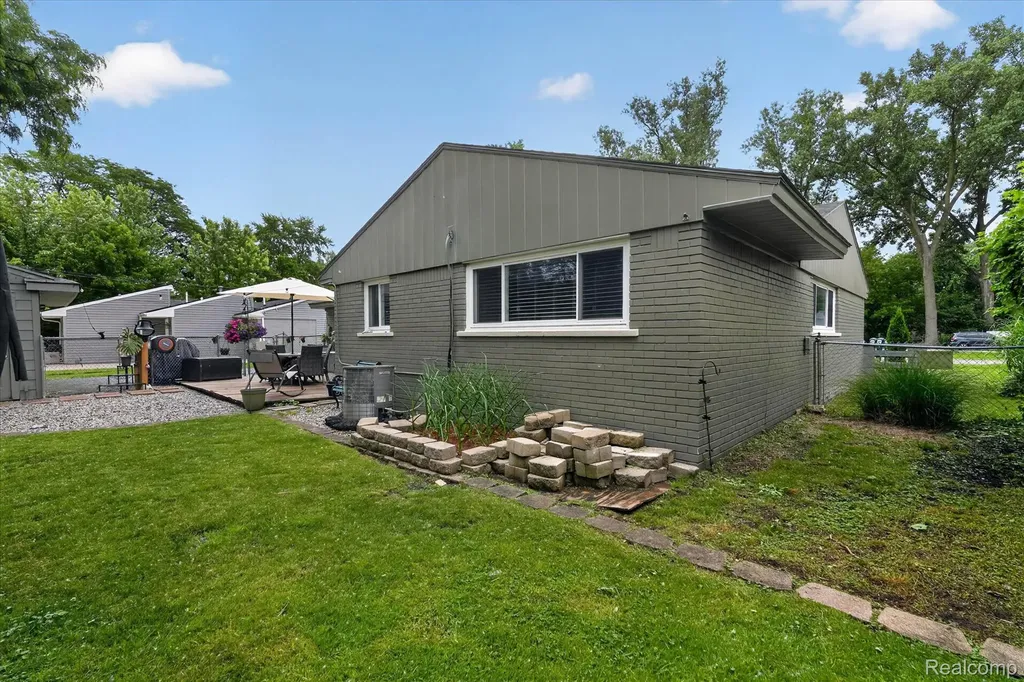 2614 Penna Drive West Bloomfield Charter Township MI 48324