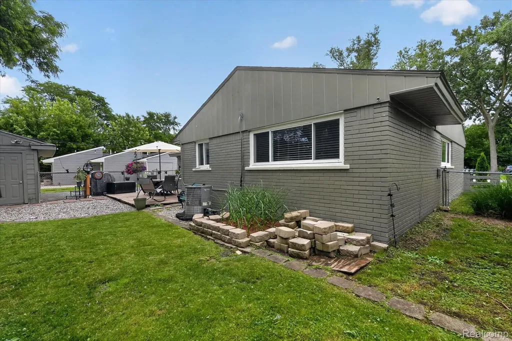 2614 Penna Drive West Bloomfield Charter Township MI 48324