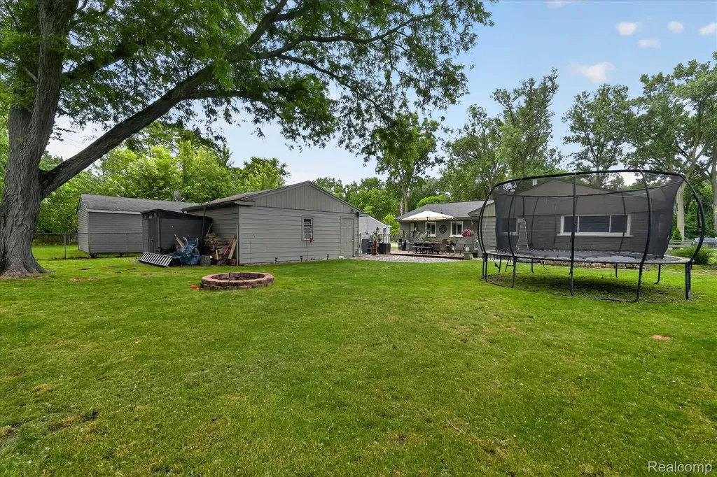 2614 Penna Drive West Bloomfield Charter Township MI 48324