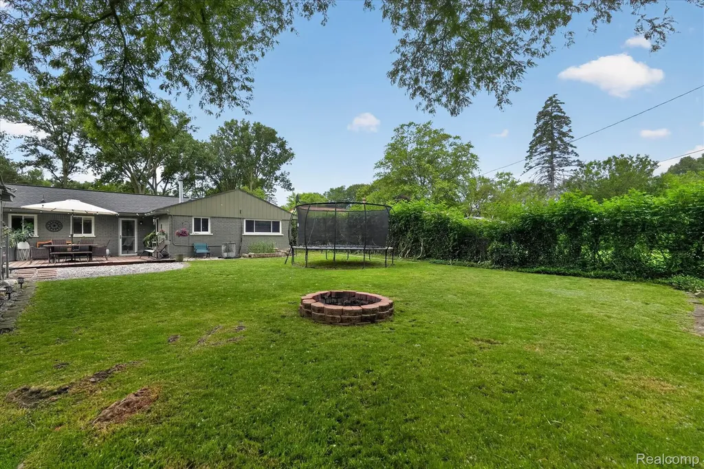 2614 Penna Drive West Bloomfield Charter Township MI 48324