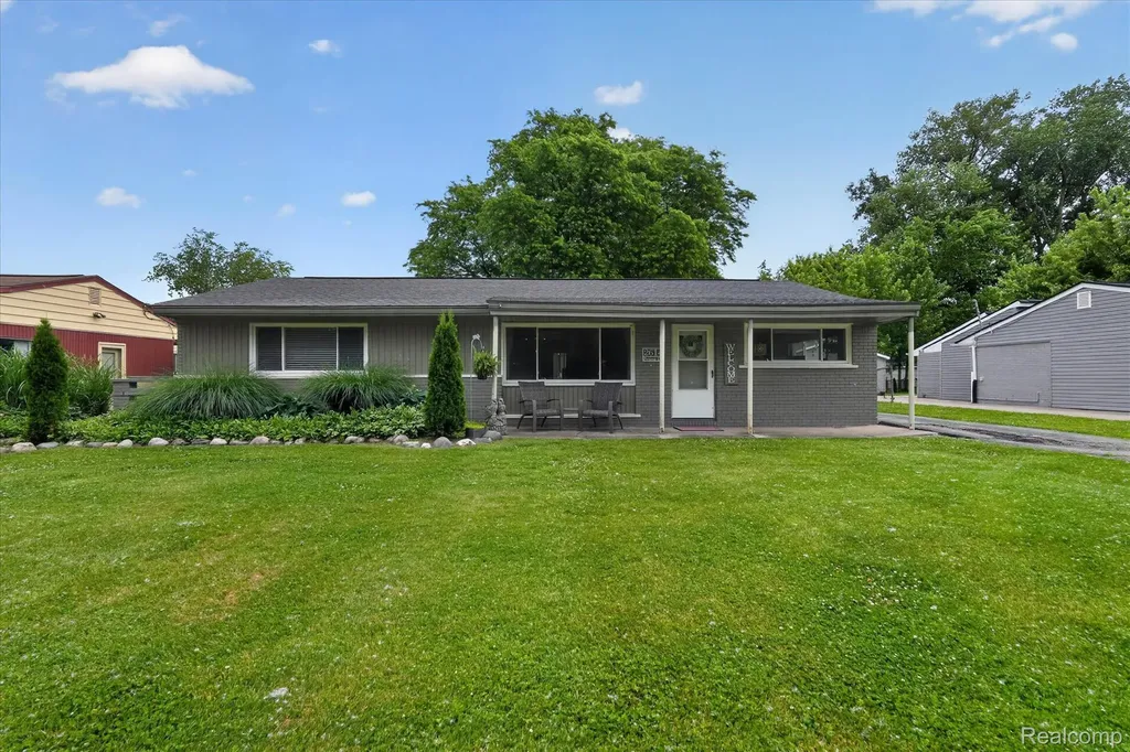 2614 Penna Drive West Bloomfield Charter Township MI 48324