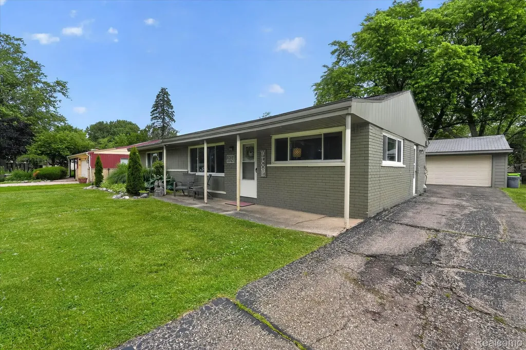 2614 Penna Drive West Bloomfield Charter Township MI 48324