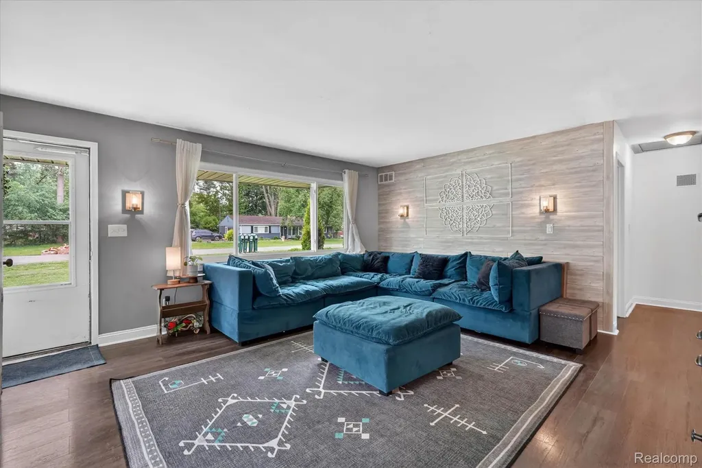 2614 Penna Drive West Bloomfield Charter Township MI 48324