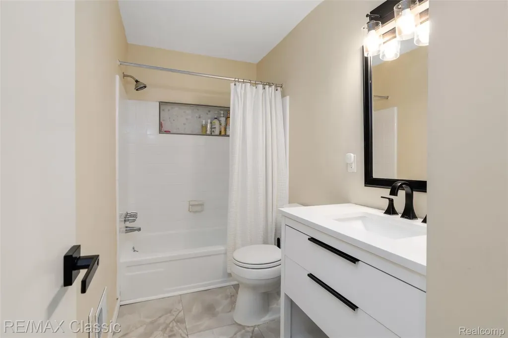 11789 Danforth Drive Sterling Heights City MI 48312