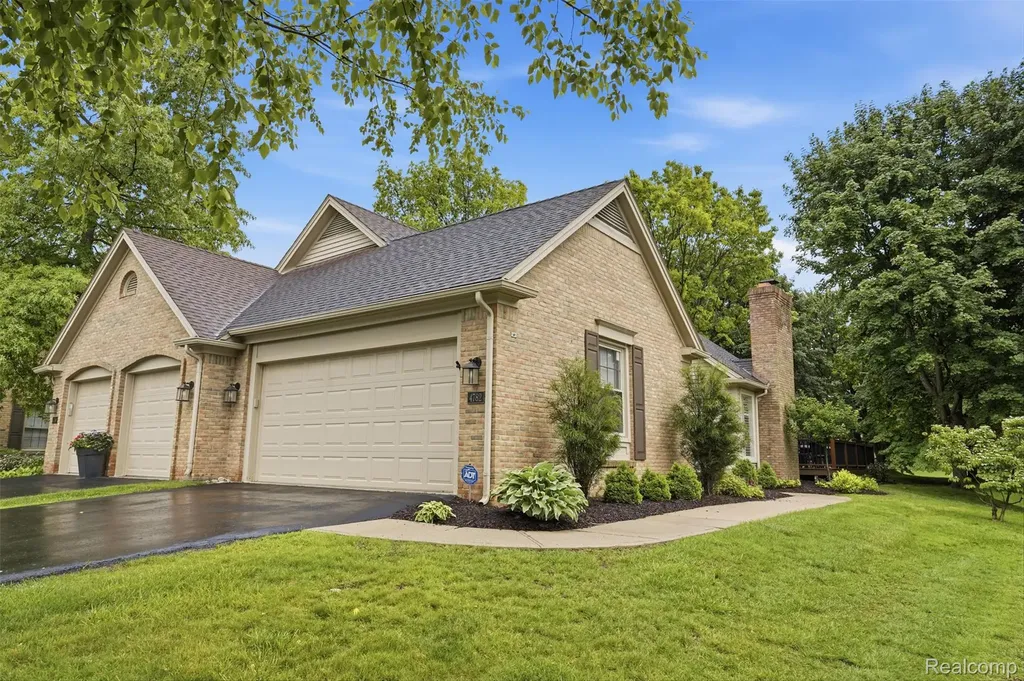 4782 Pine Eagles Drive Genoa Township MI 48116