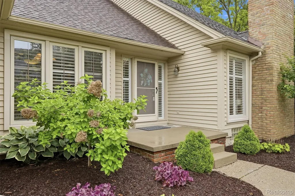 4782 Pine Eagles Drive Genoa Township MI 48116