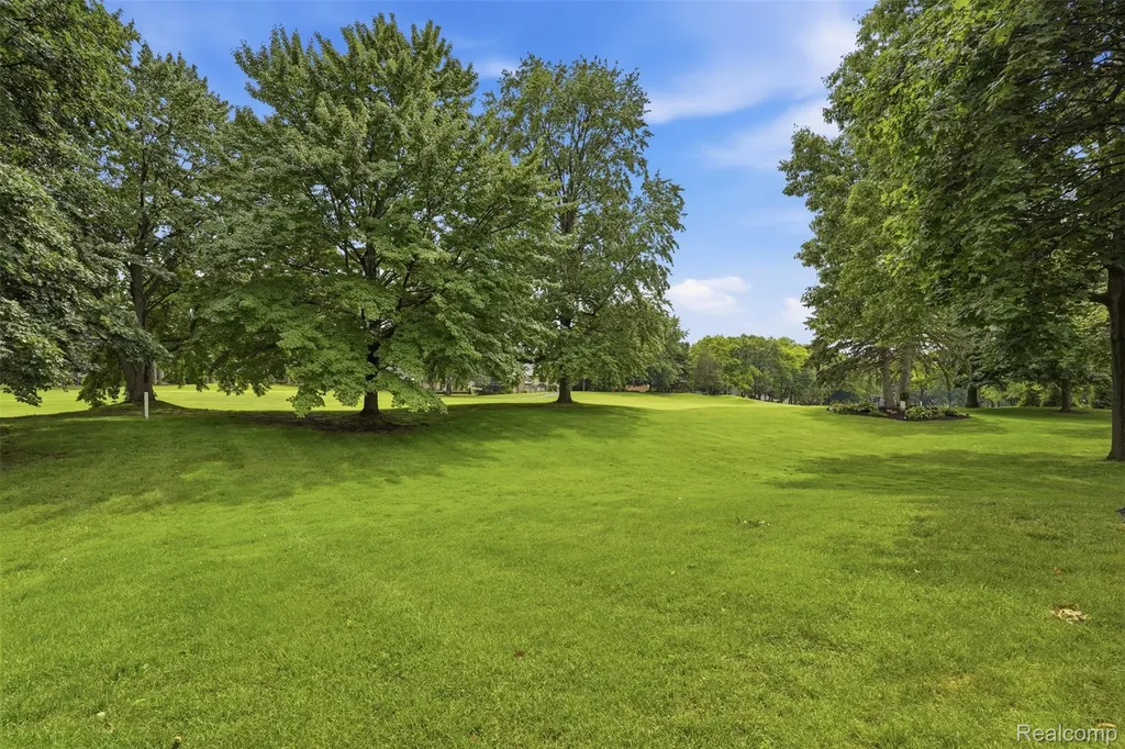 4782 Pine Eagles Drive Genoa Township MI 48116
