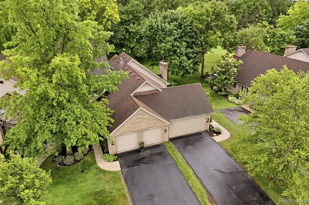 4782 Pine Eagles Drive Genoa Township MI 48116