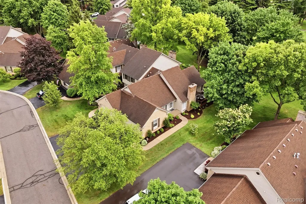 4782 Pine Eagles Drive Genoa Township MI 48116