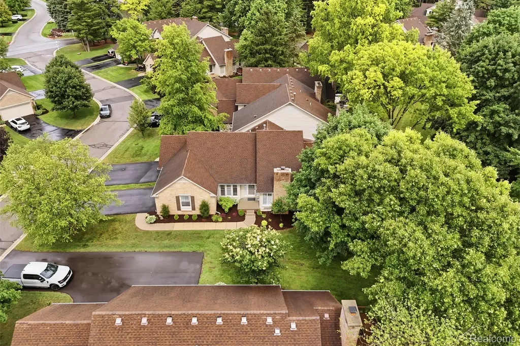 4782 Pine Eagles Drive Genoa Township MI 48116