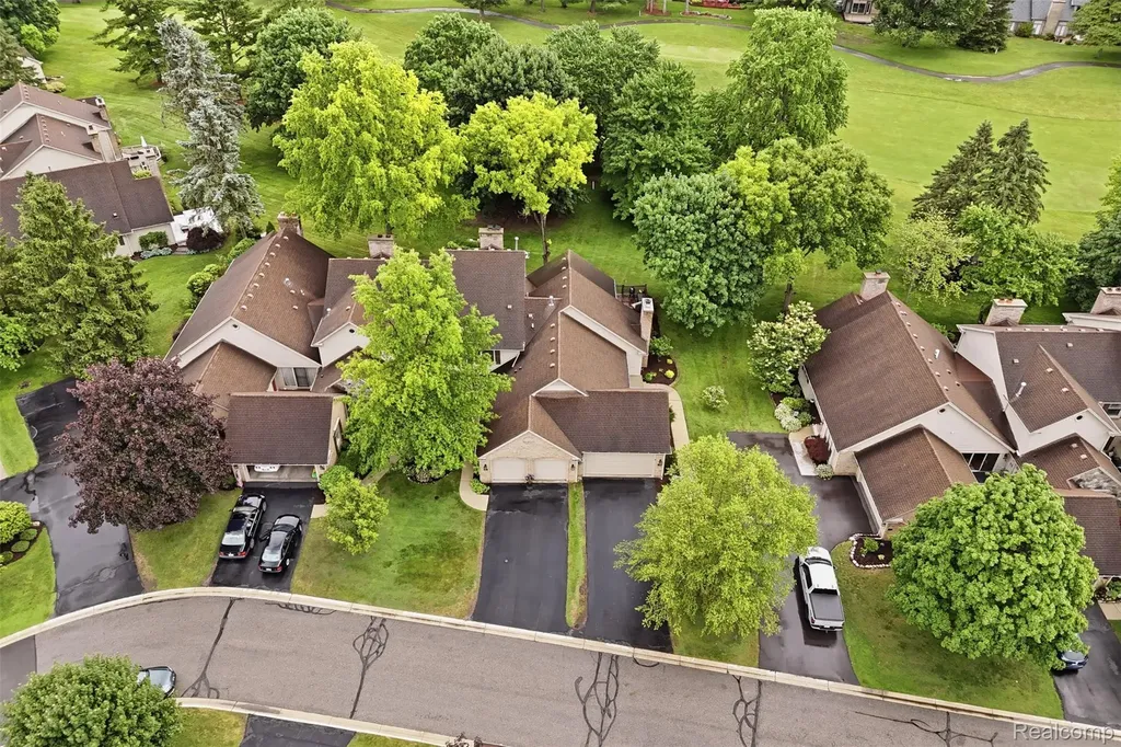 4782 Pine Eagles Drive Genoa Township MI 48116