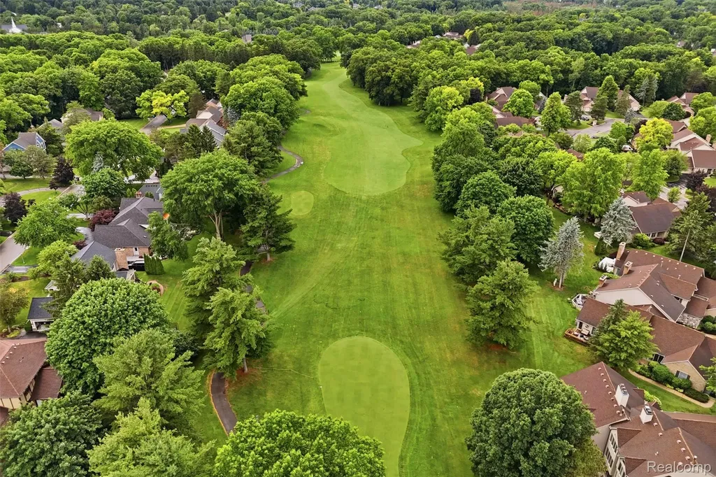 4782 Pine Eagles Drive Genoa Township MI 48116