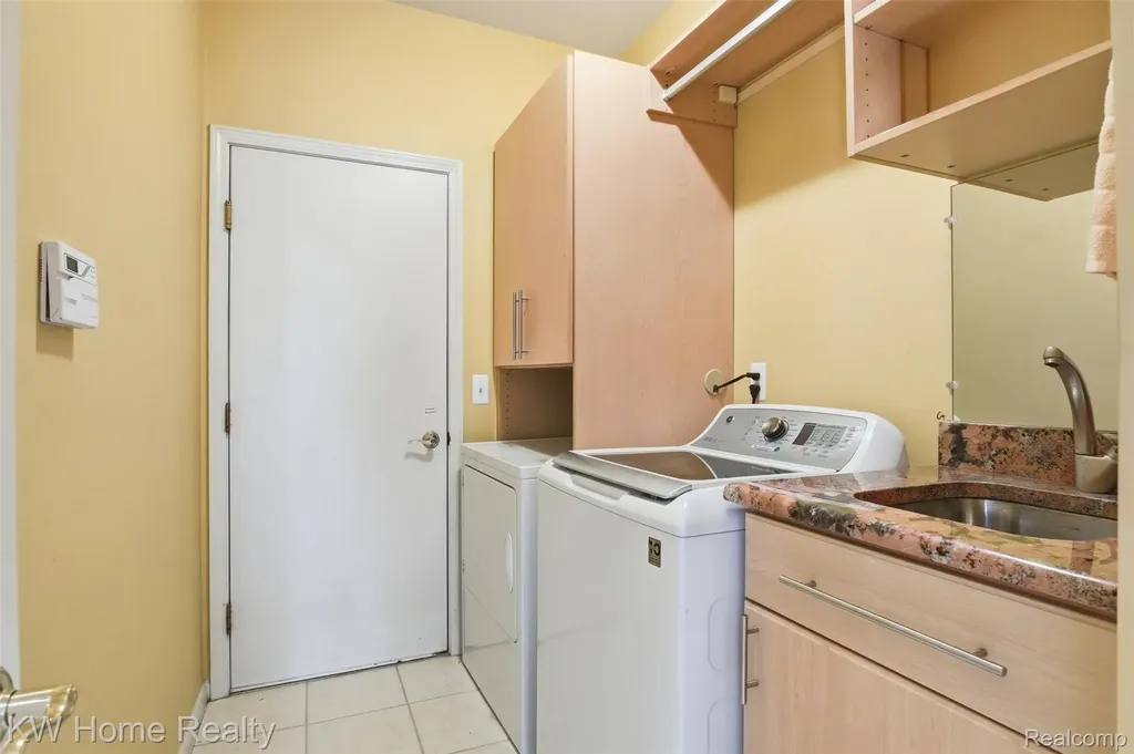 23184 Mission Lane Farmington Hills City MI 48335