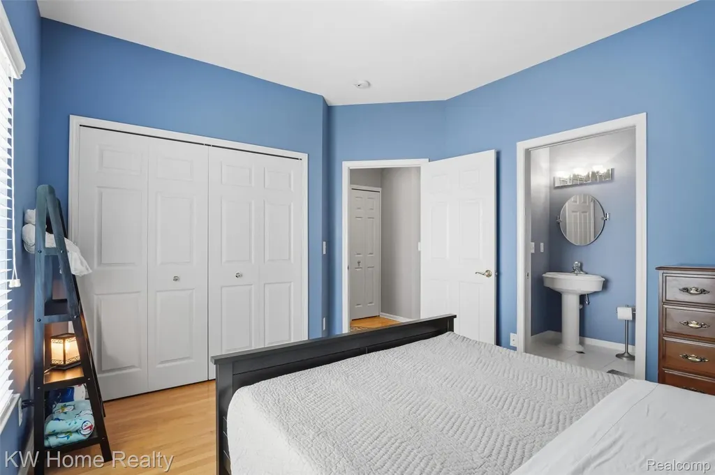 23184 Mission Lane Farmington Hills City MI 48335