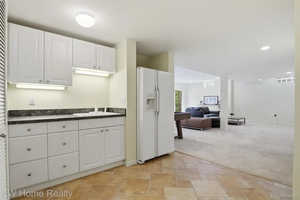 23184 Mission Lane Farmington Hills City MI 48335