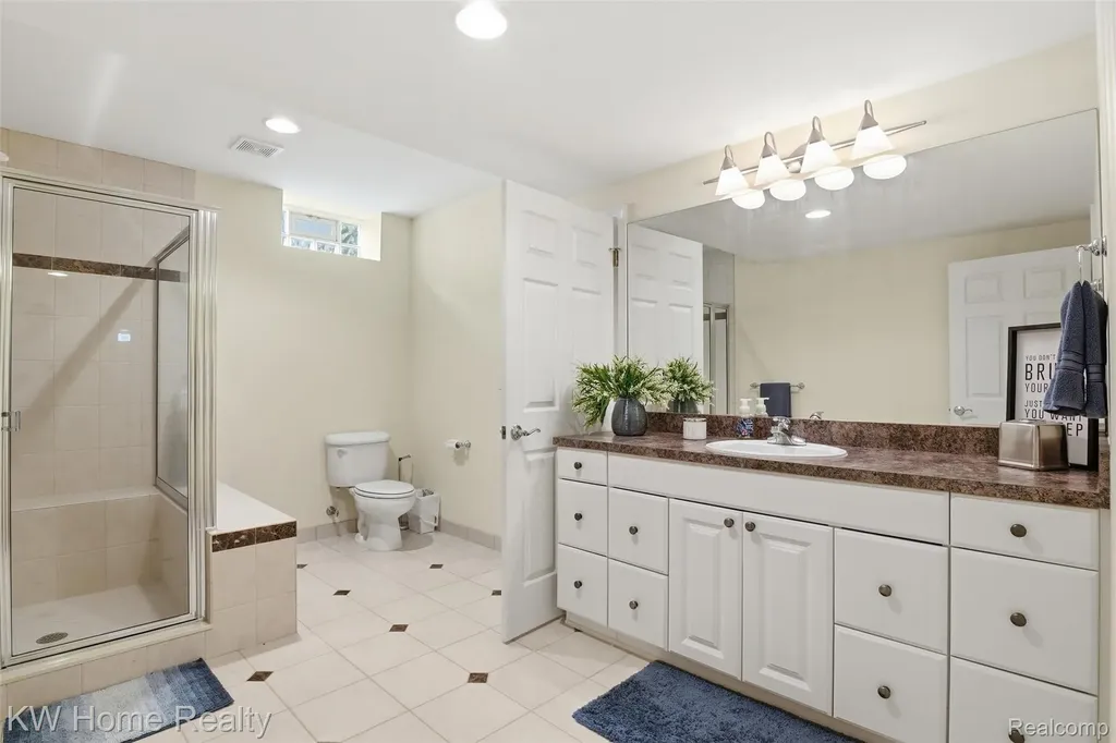 23184 Mission Lane Farmington Hills City MI 48335