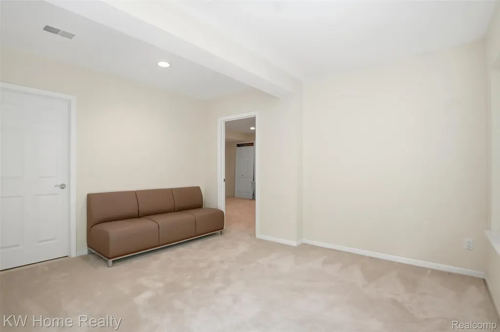 23184 Mission Lane Farmington Hills City MI 48335