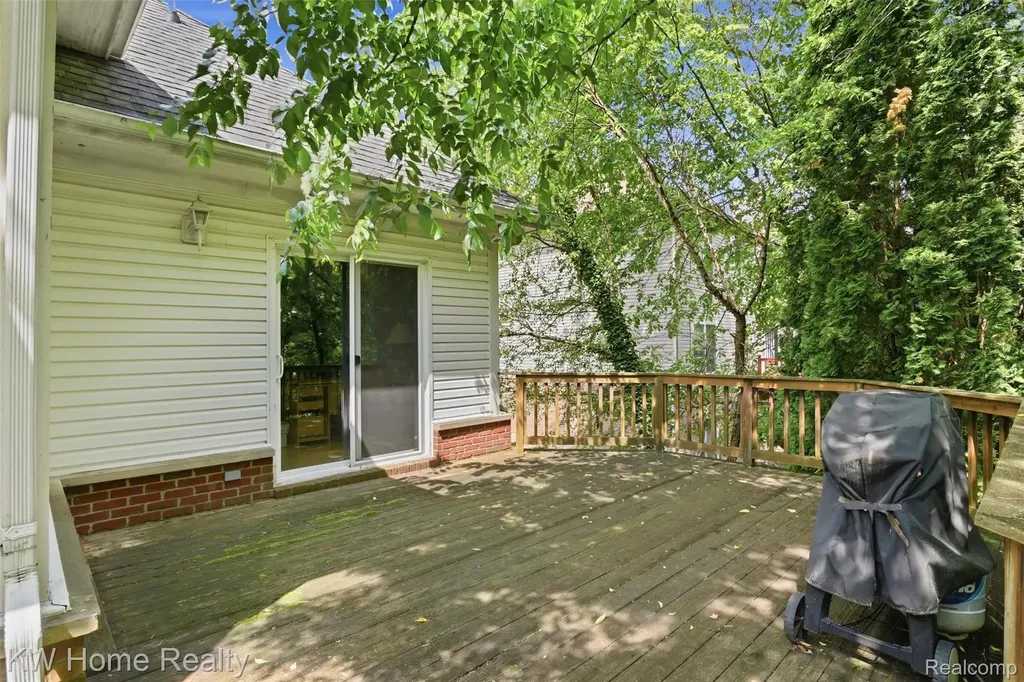 23184 Mission Lane Farmington Hills City MI 48335