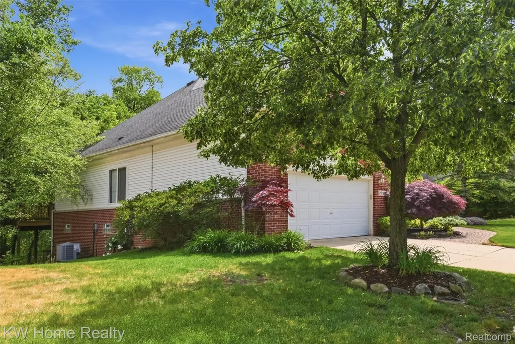 23184 Mission Lane Farmington Hills City MI 48335