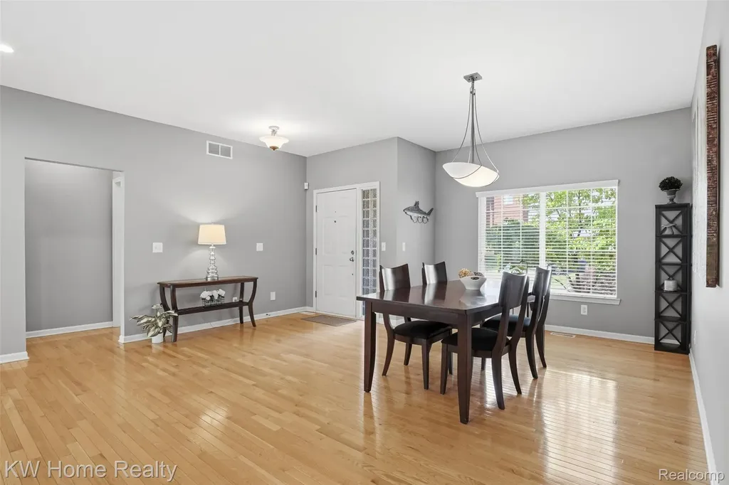 23184 Mission Lane Farmington Hills City MI 48335
