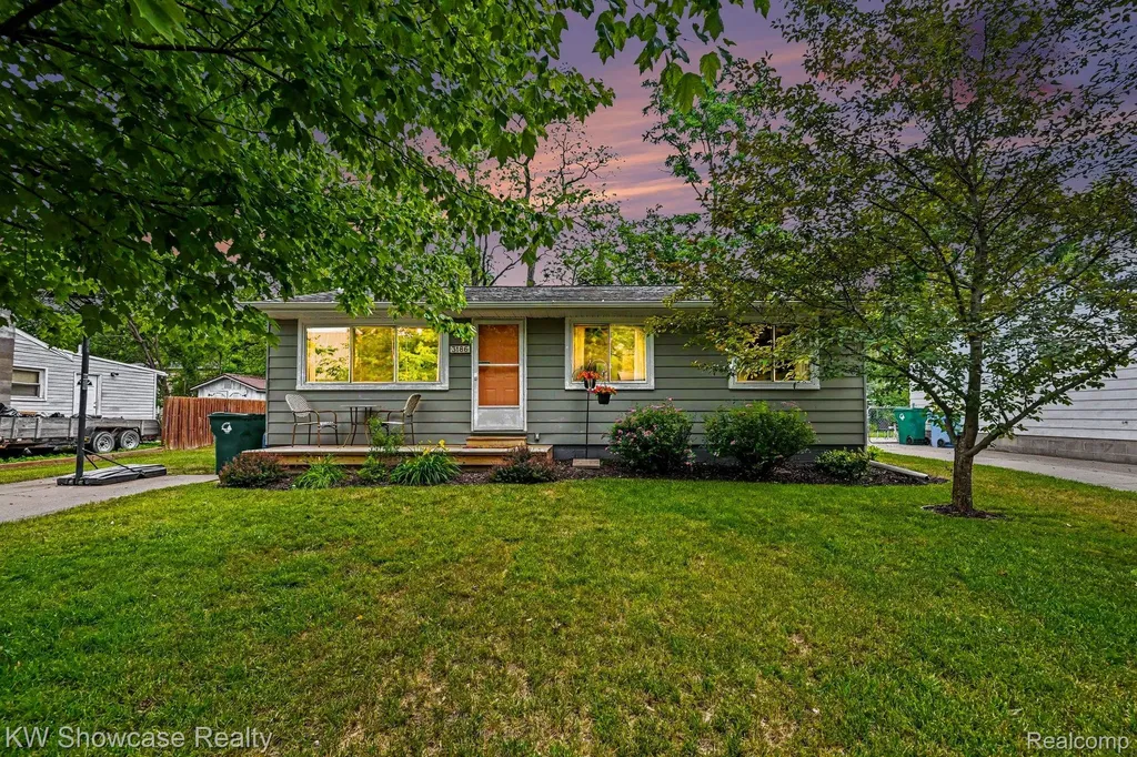 3186 Roselawn Street Commerce Charter Township MI 48390
