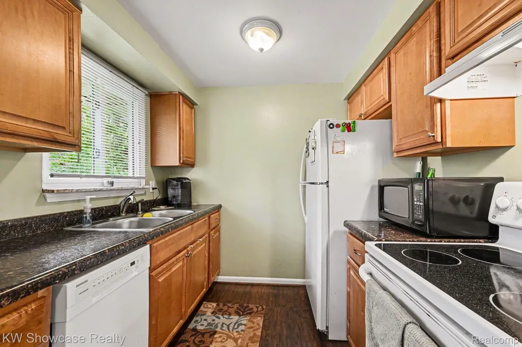 3186 Roselawn Street Commerce Charter Township MI 48390