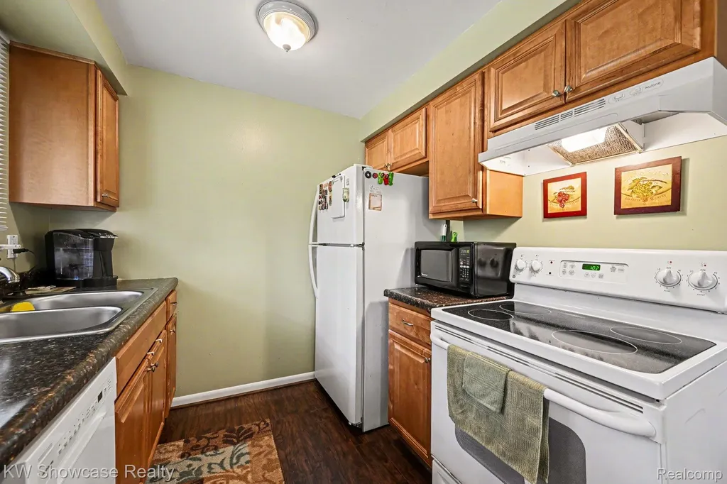 3186 Roselawn Street Commerce Charter Township MI 48390