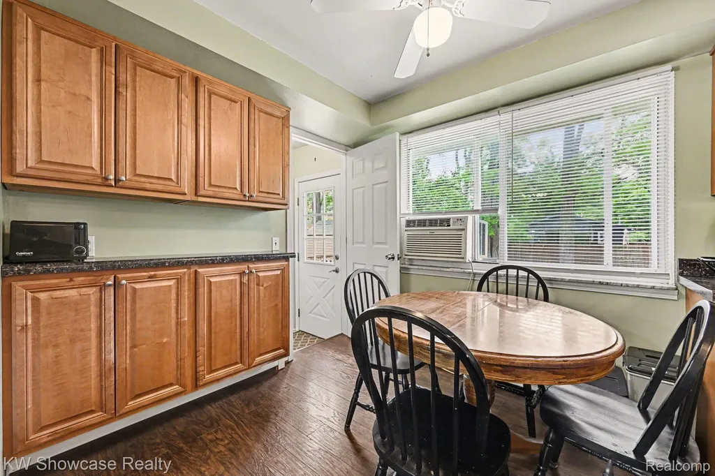 3186 Roselawn Street Commerce Charter Township MI 48390
