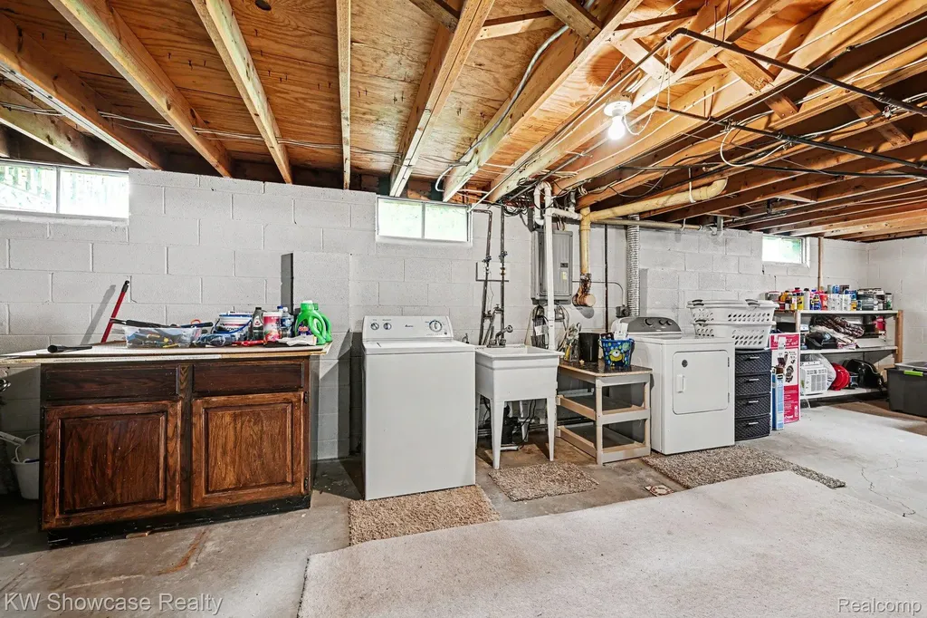 3186 Roselawn Street Commerce Charter Township MI 48390