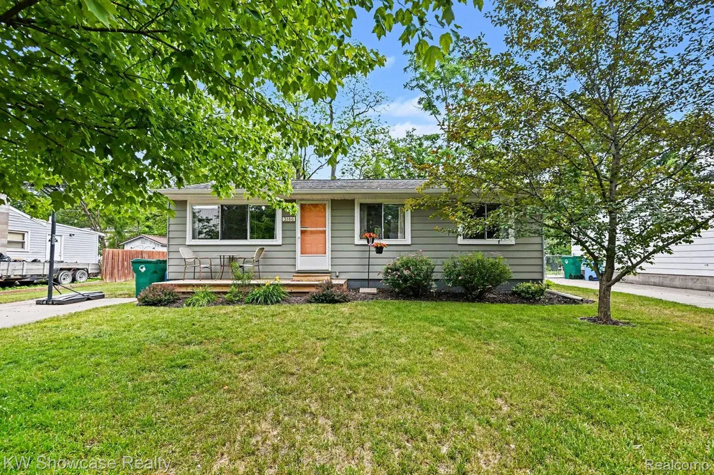 3186 Roselawn Street Commerce Charter Township MI 48390