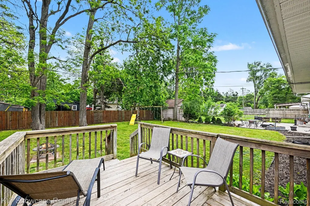 3186 Roselawn Street Commerce Charter Township MI 48390