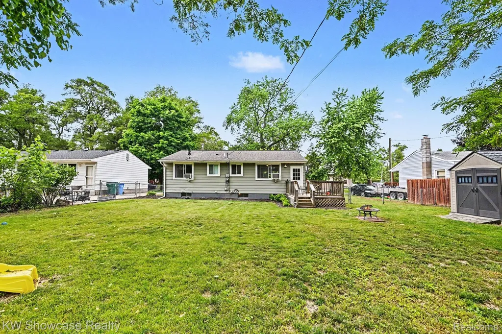3186 Roselawn Street Commerce Charter Township MI 48390