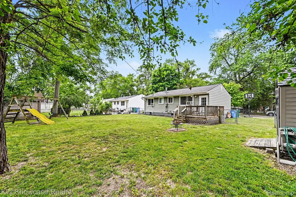 3186 Roselawn Street Commerce Charter Township MI 48390
