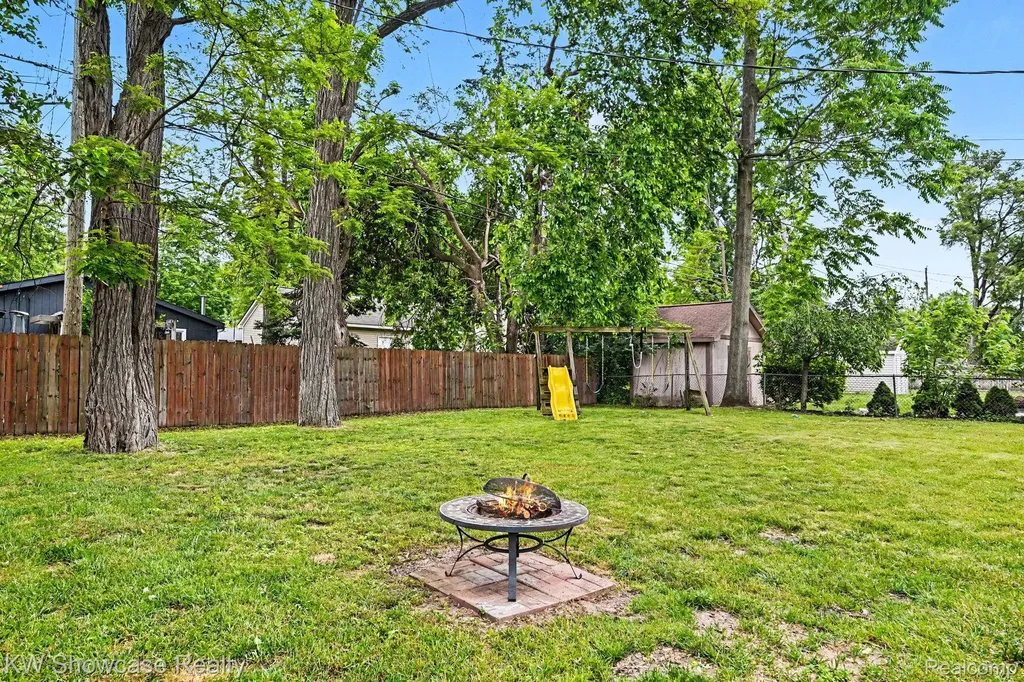 3186 Roselawn Street Commerce Charter Township MI 48390