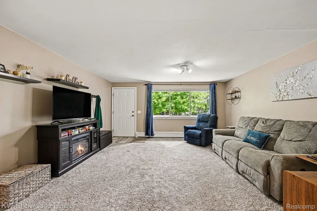 3186 Roselawn Street Commerce Charter Township MI 48390