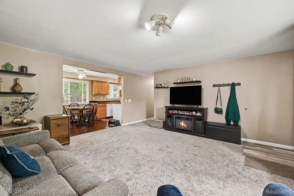 3186 Roselawn Street Commerce Charter Township MI 48390