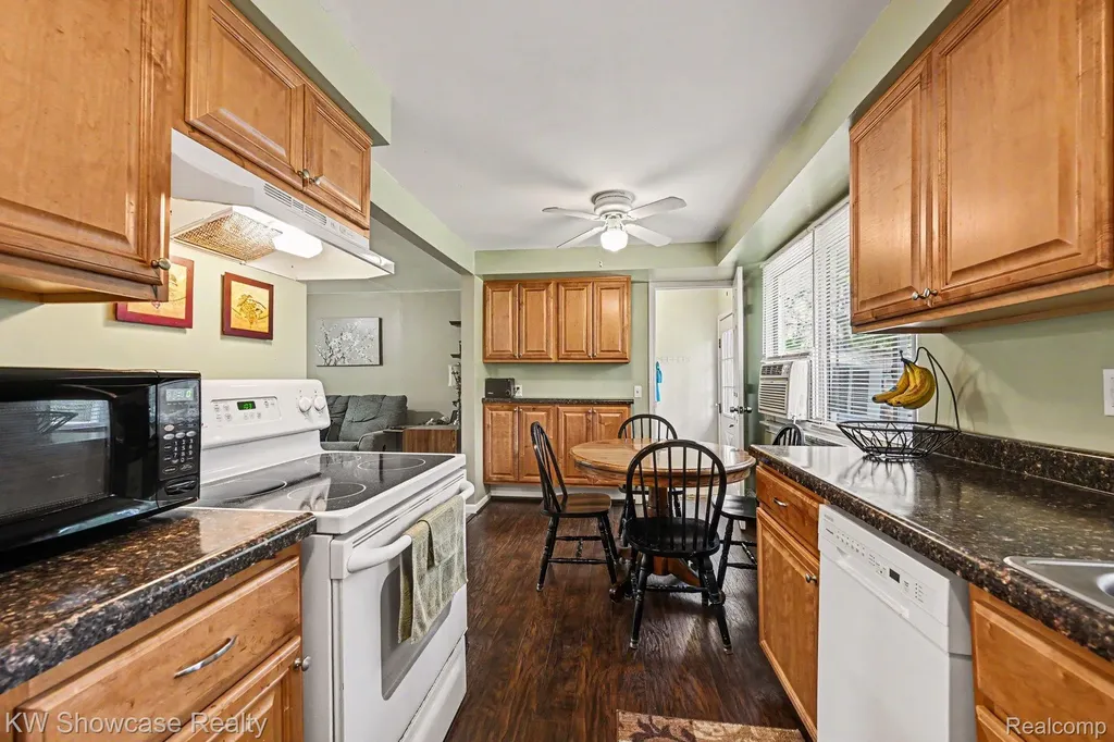 3186 Roselawn Street Commerce Charter Township MI 48390