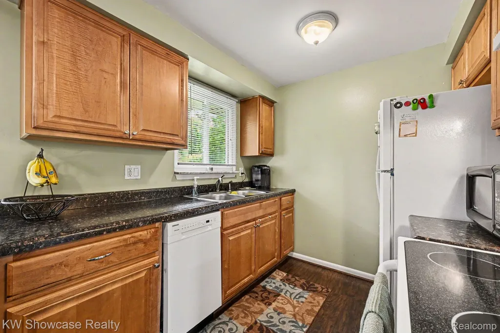 3186 Roselawn Street Commerce Charter Township MI 48390