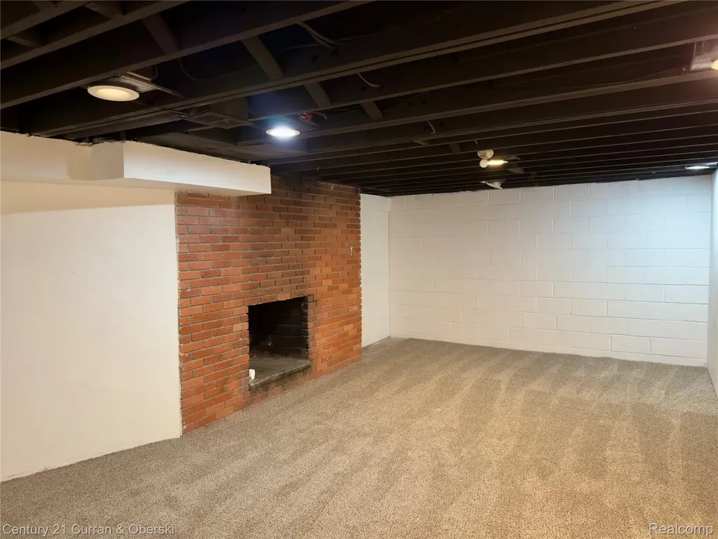 6590 Rockland Street Dearborn Heights City MI 48127