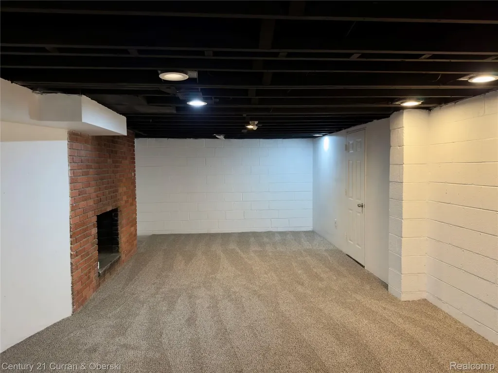 6590 Rockland Street Dearborn Heights City MI 48127