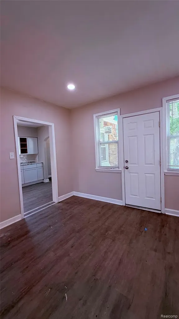 16203 Roselawn Street Detroit City MI 48221