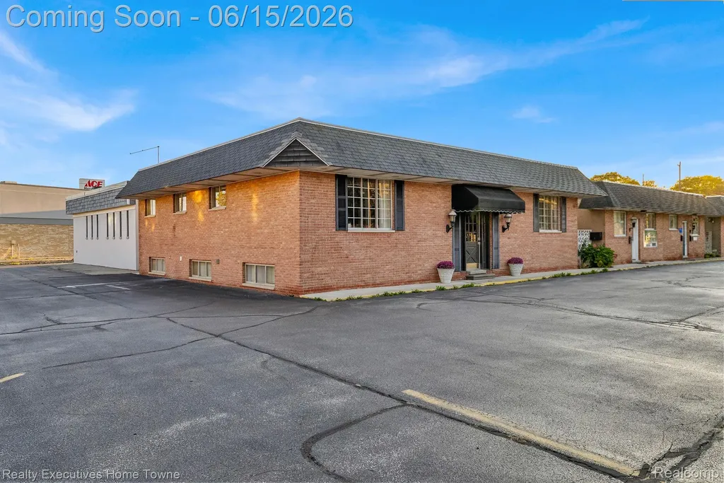 2928 Pine Grove Avenue Port Huron City MI 48060