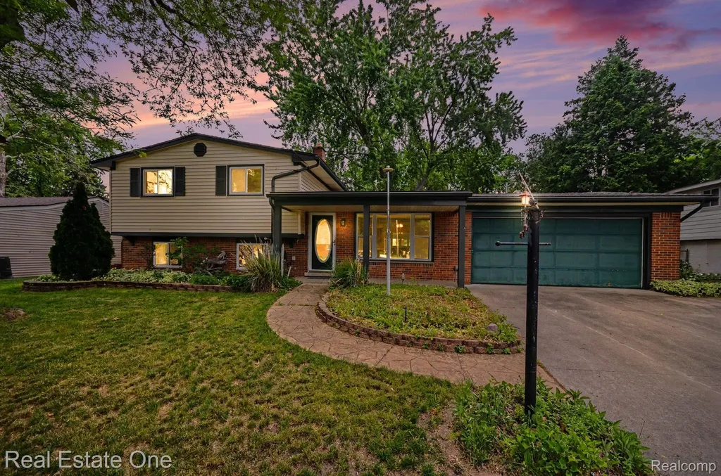 2523 Watonga Drive Commerce Charter Township MI 48382