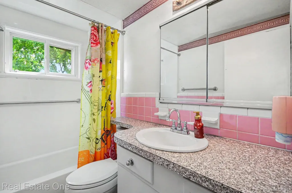 2523 Watonga Drive Commerce Charter Township MI 48382